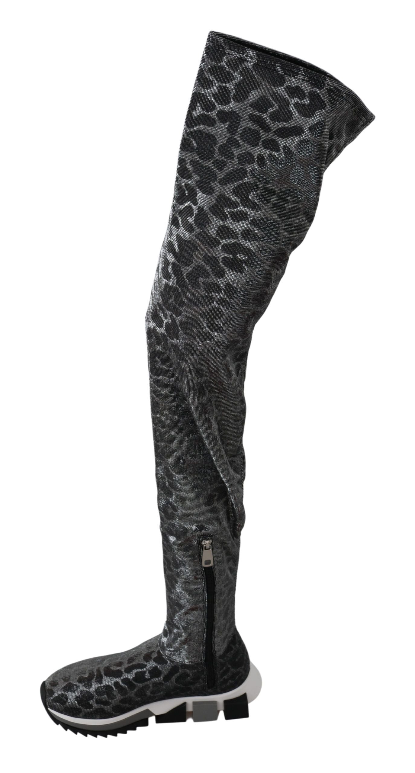 Elegante Leoparden-Booties über dem Knie