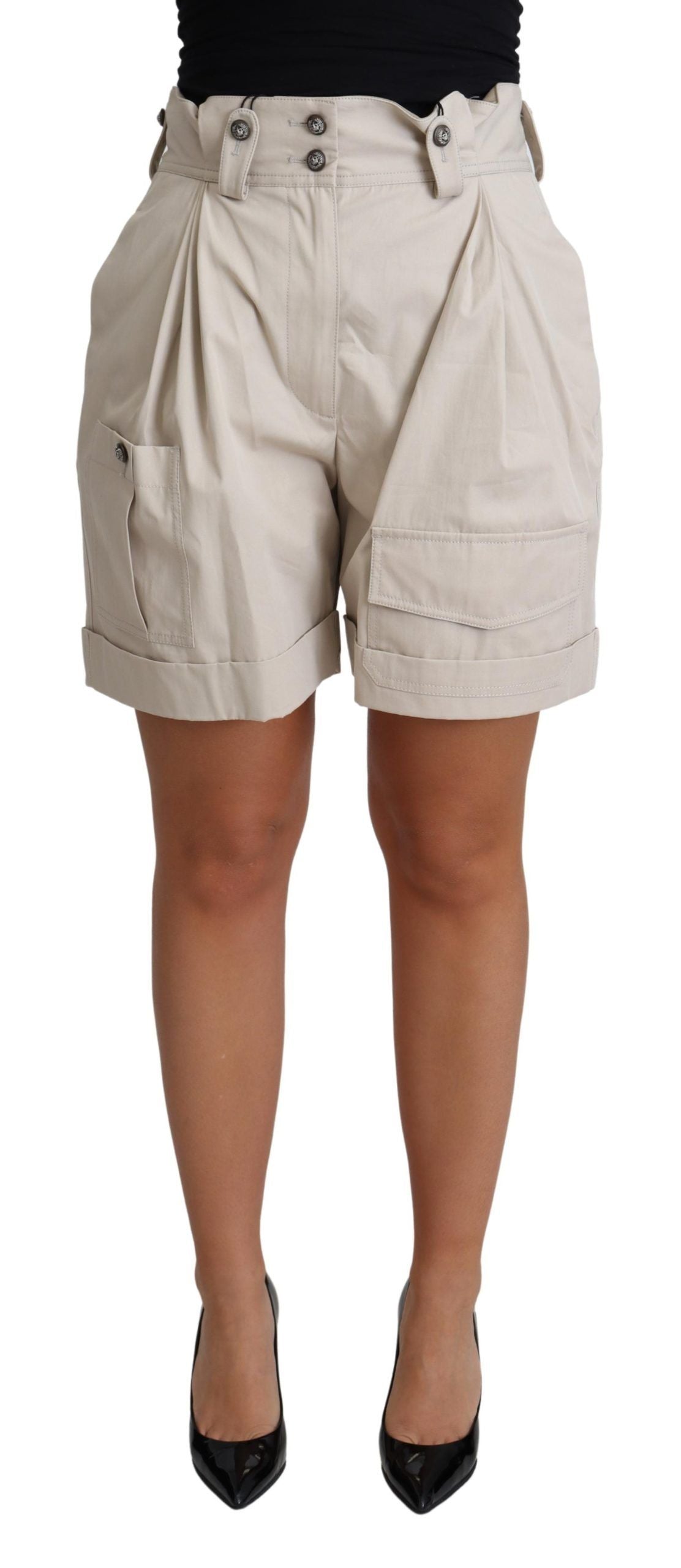 Schicke, beigefarbene Shorts mit hoher Taille und Falten