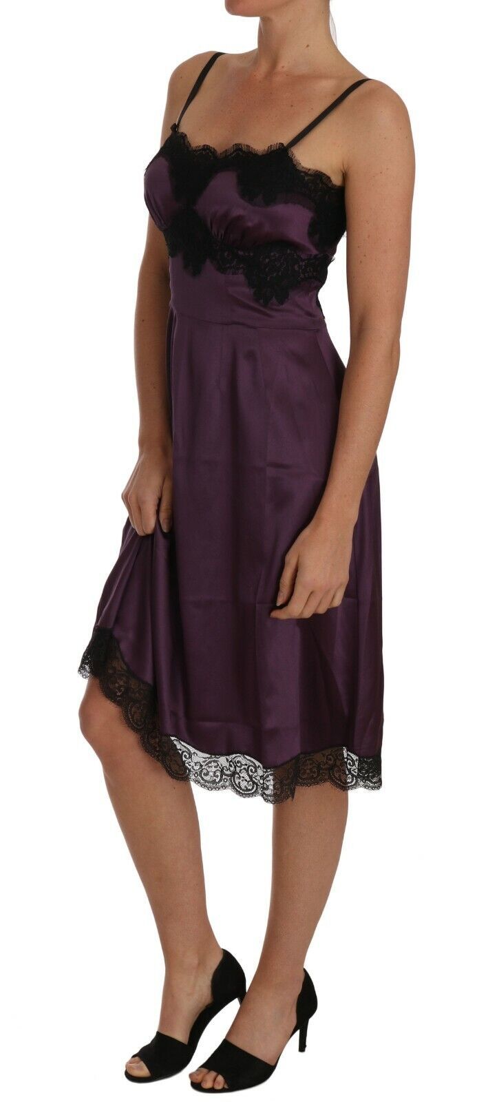 Elegantes, violettes Chemise-Kleid aus Seidenspitze