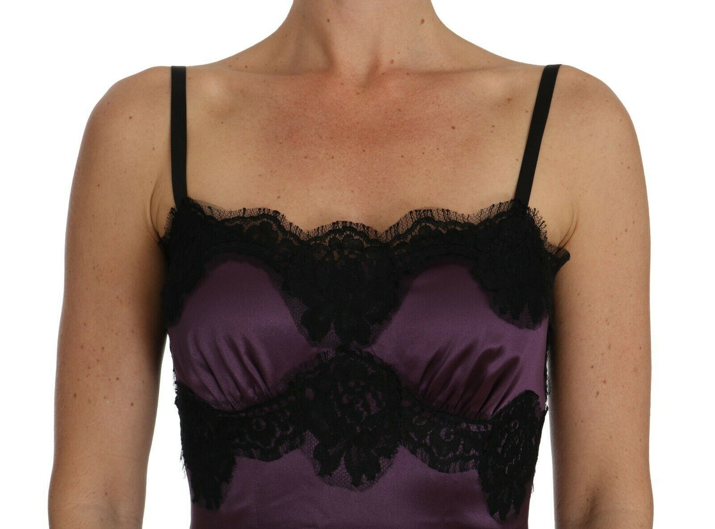 Elegantes, violettes Chemise-Kleid aus Seidenspitze